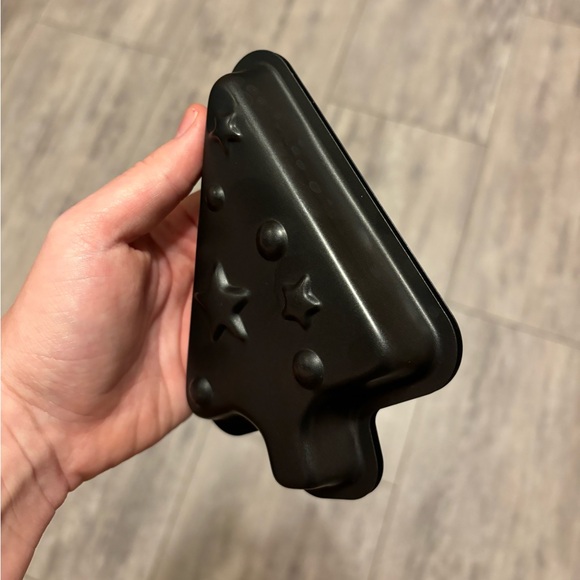 Christmas Tree Baking Pan Mold Metal Cookie Cutter Mini Cake Pan Holiday Party ! - Picture 2 of 2